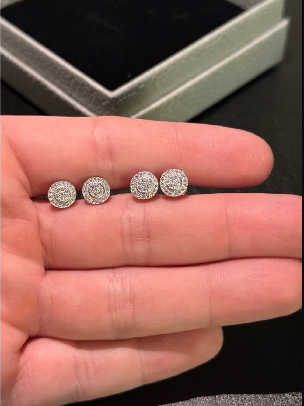 VVS1 stud earrings 1 carat